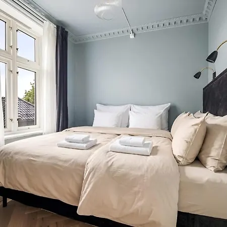 Authentic 2br With Views In Center Daire Bergen