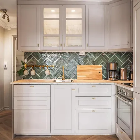Authentic 2br With Views In Center