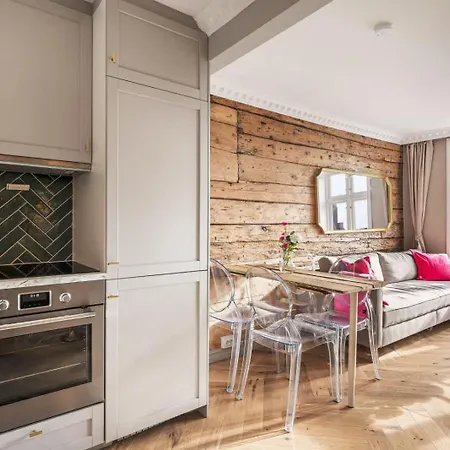 Authentic 2br With Views In Center Daire Bergen