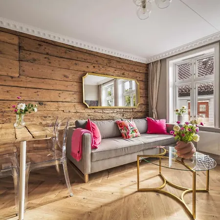 Daire Authentic 2br With Views In Center *